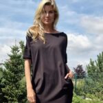 Iveta Lutovská Instagram - Na @bezvasport teď můžete mít až do středy 30.8.do půlnoci vše se slevou 25 % (platí i na zlevněné zboží)🤑 Kód: IVETA25 Najdete tam všechno a pro všechny😉 - trička, boty, denní módu i společenské šaty... ⬆️Tohle jsou moje tipy⬆️ #obleceni #moda #saty #tricka #boty #spoluprace #bezvasport