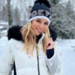 Iveta Lutovská Instagram - Dnes si hrajem na modelky🫢. V oblečení z @davidsportcz to jde samo...🤩 #spindl #nahorach #mydve Spindleruv Mlyn