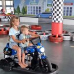 Iveta Lutovská Instagram - Mám pro vás❗️SOUTĚŽ❗️o rodinné VIP vstupenky do Šmoulího světa v Brně. My tam byli včera a byl to zážitek nejen pro děti🤩! (...a řekla bych, že půlden na to rozhodně nestačí😉) Šmoulíci jsou na Výstavišti do konce prázdnin a pokud chcete vyhrát vstupenky: - označte, s kým byste tam rádi dorazili - a odpovězte: odkud Šmoulové pocházejí (Výherce vylosuju v pátek🍀) - soutěž ukončena: výherce ve stories 😉 #soutez #smoulove #zabava #prodeti #prorodinu Brno Vystaviste