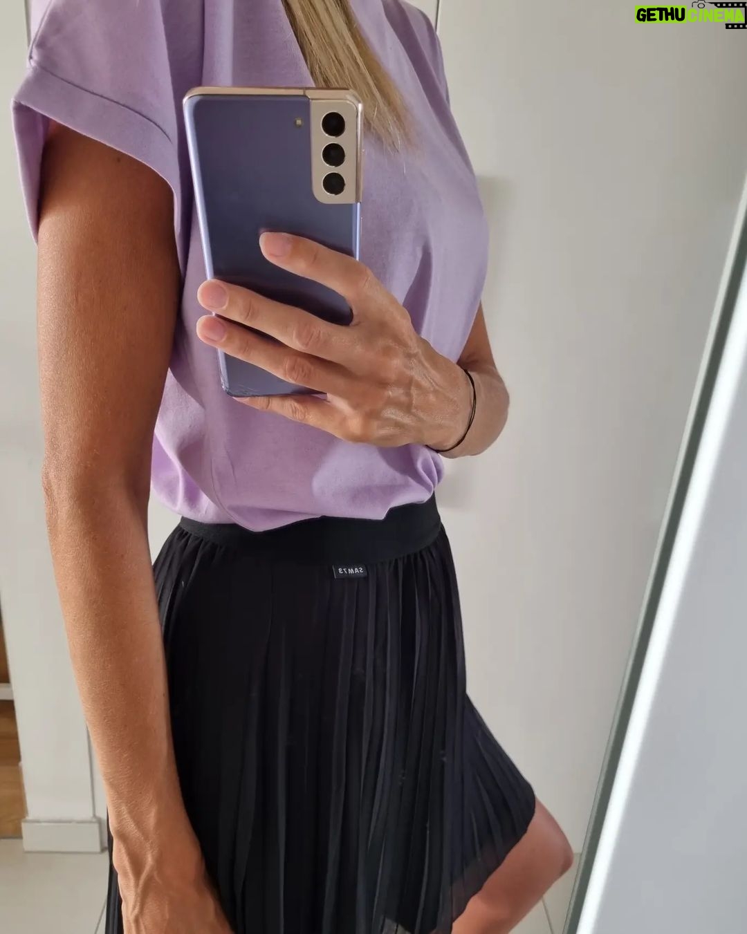Iveta Lutovská Instagram - Ode dneška až do 23.7. platí sleva 20 % na vše (i zlevněné věcičky/slevy se sčítají) u české volnočasové módy @sam73.cz Obleče i obuje se u nich celá rodina - a stylově🙂! Při objednávce stačí zadat kód: IVET20 ... a zároveň probíhají na jejich prodejnách další akce - nejen slevy až 70 %, ale i sleva dalších 100 Kč, když si o ní u pokladny řeknete😊 (při nákupu nad 500 Kč) #sam73 #moda na #volnycas