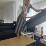 Iveta Lutovská Instagram - Svojí kafíčkovo-lenošivou chvilku si nenechám nikým ani ničím vzít ☕️! Pokud si chcete taky zalenošit na novém gauči (nebo posteli nebo potřebujete třeba stůl a židle), koukněte na @expedo_cz - mají tam pěkné a dostupné věci👌. A s kódem: IVETA5 budete mít vše ještě o pět procent levnější 😉 #nabytek #lenoseni #gaucing