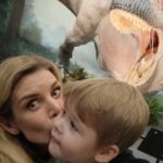 Iveta Lutovská Instagram - Náš tip na výlet - a klidně může být i celodenní😉, protože v POP Airport se zabaví všichni. Děti v muzeu na dinosaurech🦖 a když máte ještě energii a čas, tak nezapomeňte na Majaland🎡. Větší kluci (a i ti velcí) budou nadšení z výstavy aut Engine Cars Gallery a velké holky zase ocení možnost nákupů anebo posezení u kafča - a do 14.2. jsou tu velké slevy v rámci Winter Sale🤑... Takže sečteno, podtrženo - zábava pro všechny🤩 #tipnavylet #kamsdetmi #zabava #muzeum #dinosauri #kolotoce #nakupy vše v #POPAirport