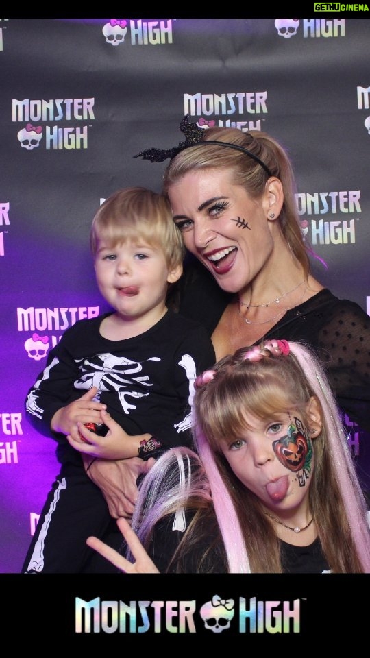 Iveta Lutovská Instagram - Halloween jak se patří 🧟♂️🧟♂️🧟♂️ #halloween #monsterhigh #monsterhighcz Stará čistírna odpadních vod
