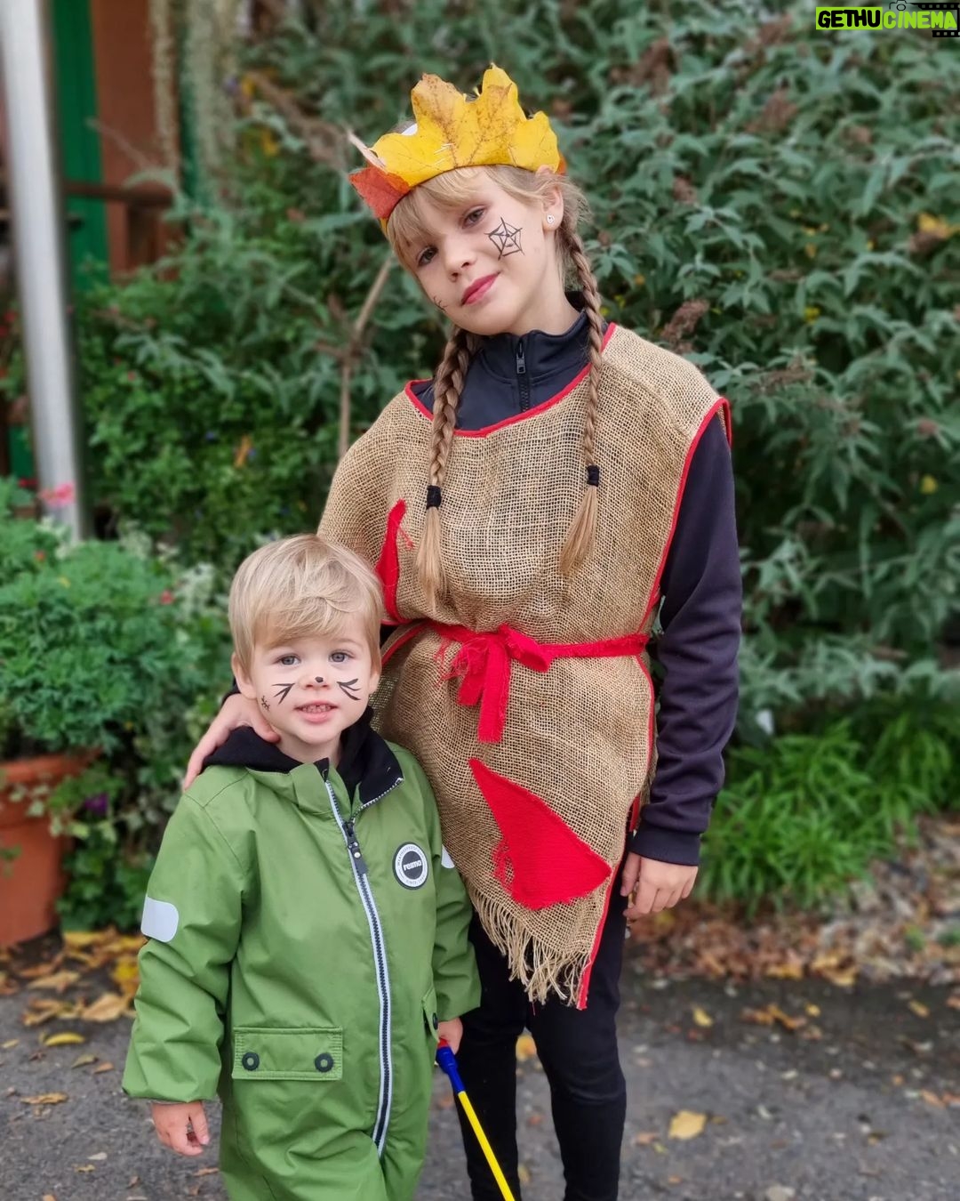 Iveta Lutovská Instagram - Lampionové ukončení sezóny🍁 a moji skřítci #dendrologickazahrada Dendrologická zahrada Průhonice
