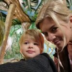 Iveta Lutovská Instagram - Sváteční den jsme řádně oslavili - na atrakcích, s včelkou Májou, u koblížku, lízátka a s kafčem. Spokojenost u všech účastníků zájezdu👌...a podšálek jsem vrátila!😆 #sobota #atrakce #kolotoce @majaland.cz
