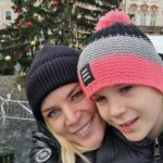 Iveta Lutovská Instagram - I přes všechny šílenosti a tragédie, které se bohužel dějou, se snažím zachovat vánočního ducha... Přeji nám všem klidné předvánoční dny a snad už jen hezké zprávy💫🙏 Staroměstské Náměsti