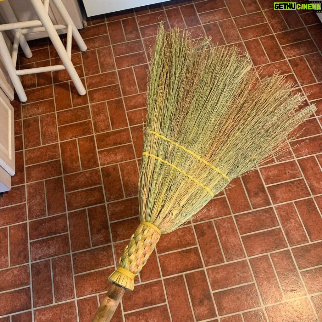 Ivy Winters Instagram - Adventures in broom making part 2! I loved this project and can’t wait to make more…. Might turn my mud room into a broom parking garage for all my flying friends 😛 Any broom makers out there? #broomcorn #broommaker #broom #kitchenbroom #cobbroom #cobweb #diy #weave #broomstick #halloween #flyaway