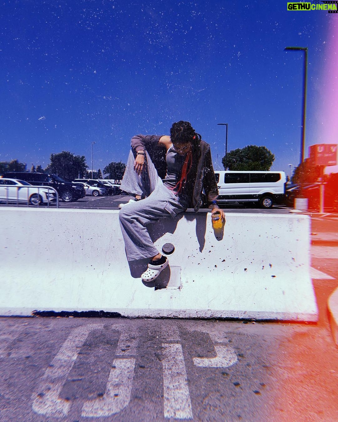 Izabela Rose Instagram - I'm not weird, I'm just limited edition.