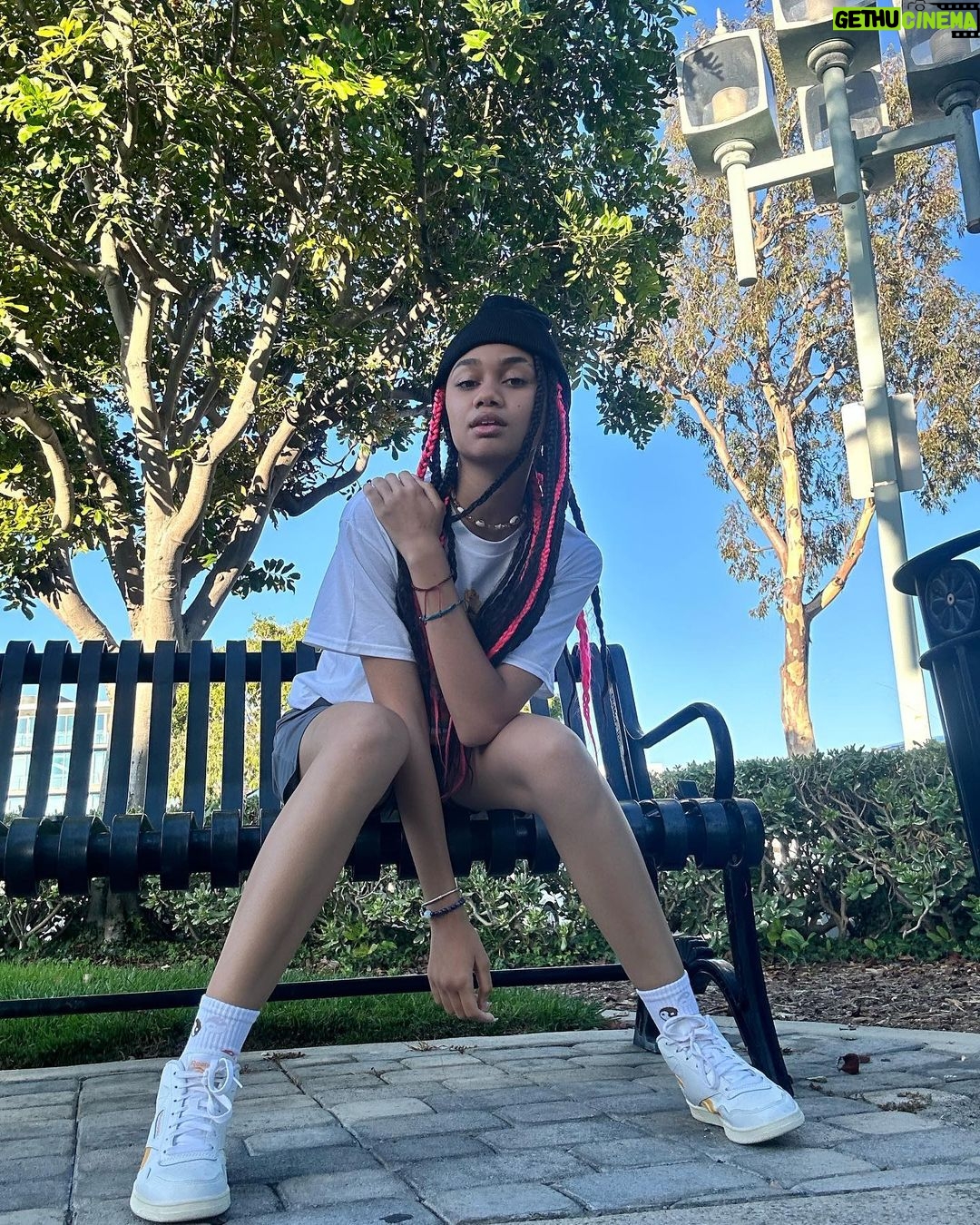 Izabela Rose Instagram - I'm not weird, I'm just limited edition.