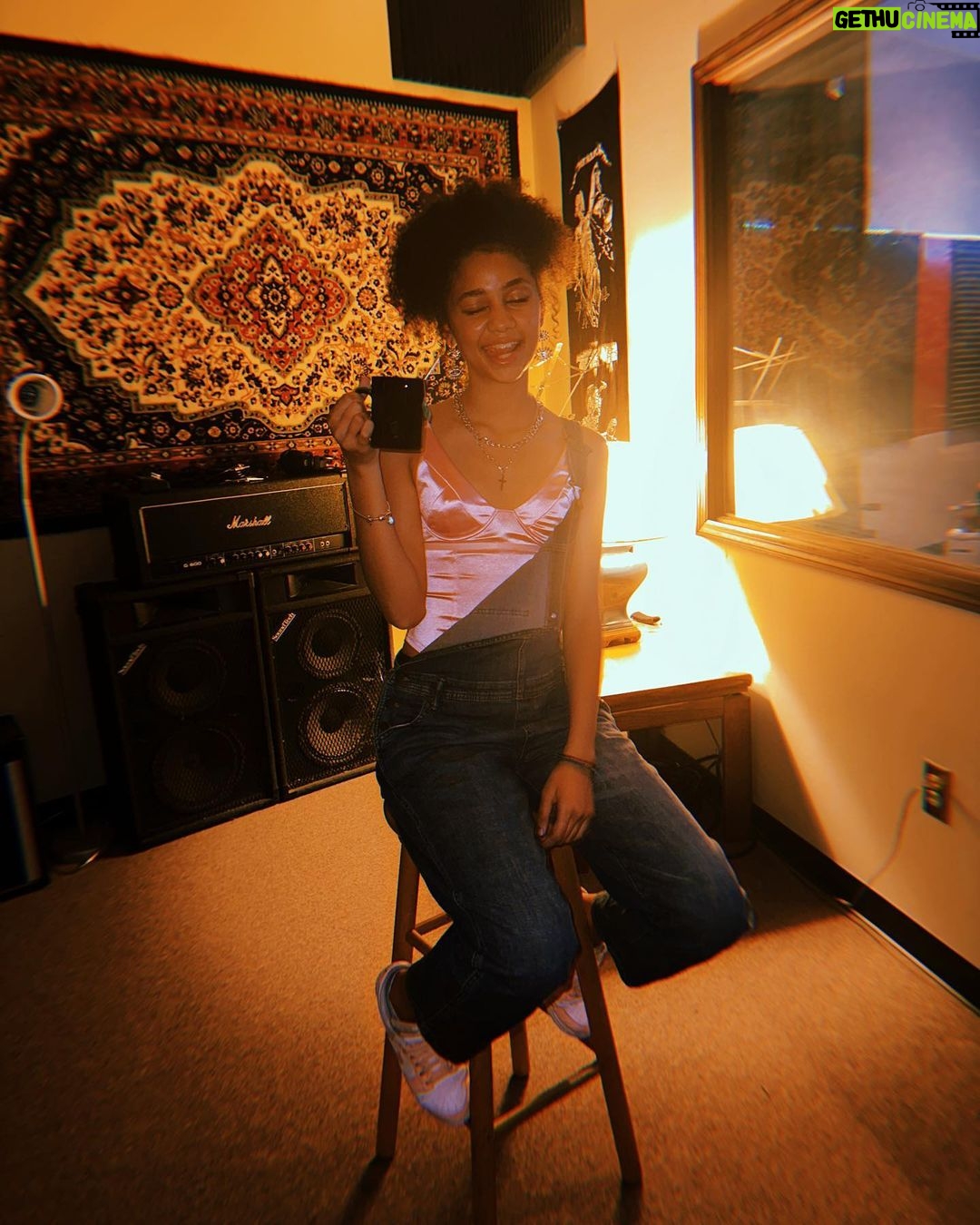 Izabela Rose Instagram - Going to the “Dark Side Of The Moon” Since the government admitted to having UFO’s Planet Venus
