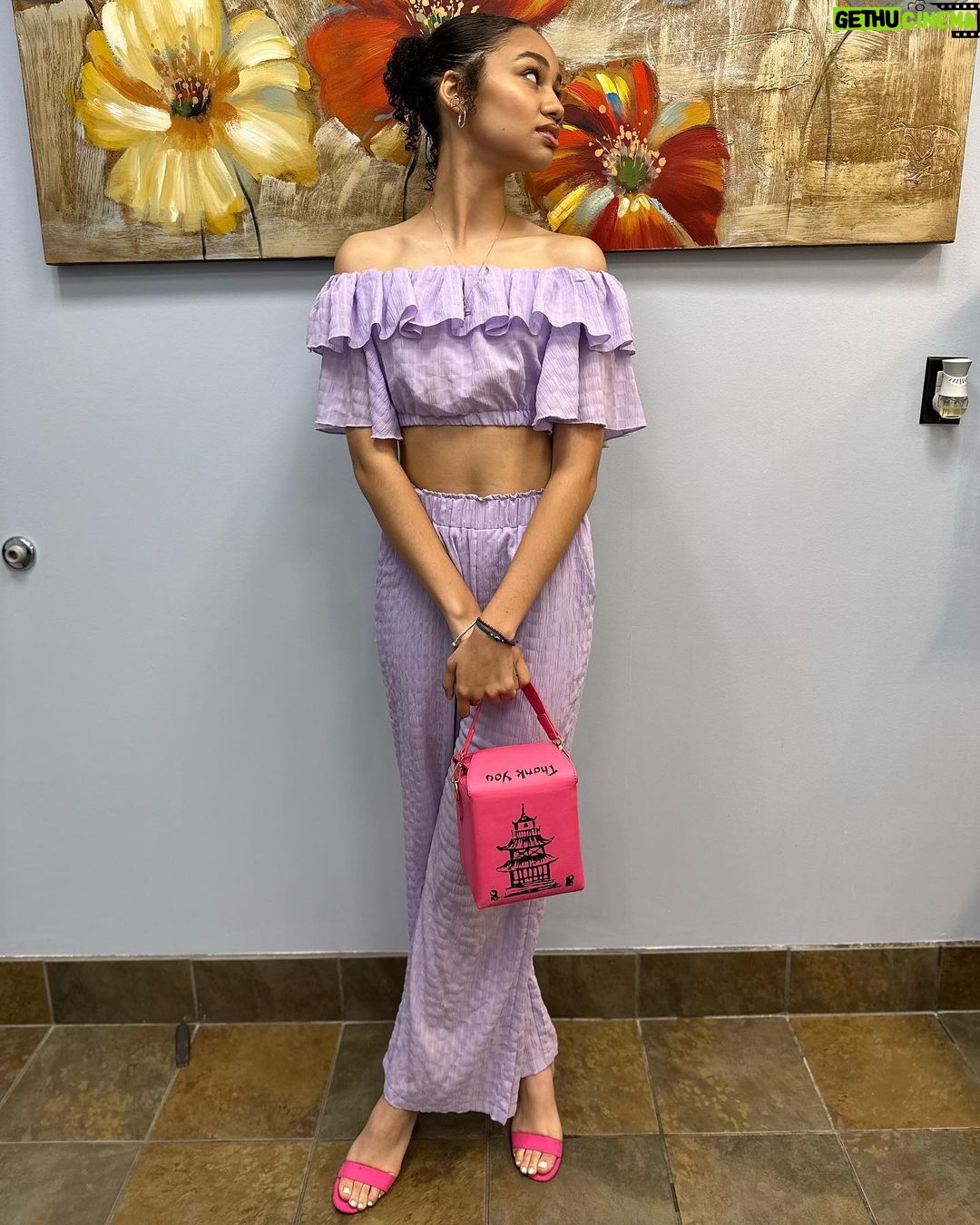 Izabela Rose Instagram - I’m so excited to partner up with @serfamiliainc we have some exciting things coming ATL #serfamilia Ser Familia, Inc