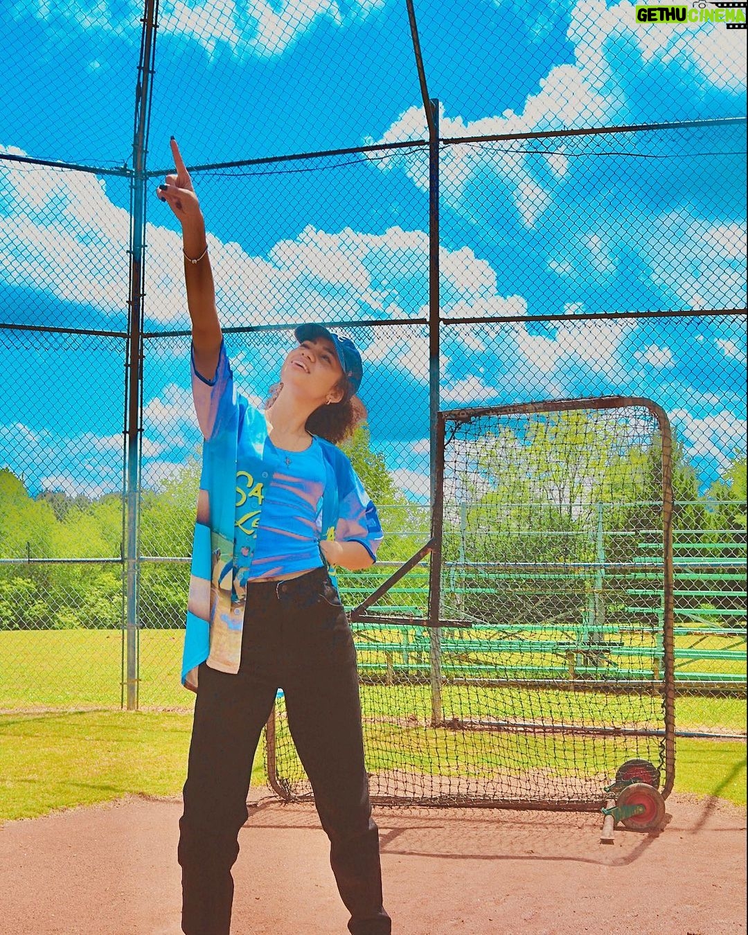 Izabela Rose Instagram - Running homers like im on the #sandlot The Sandlot