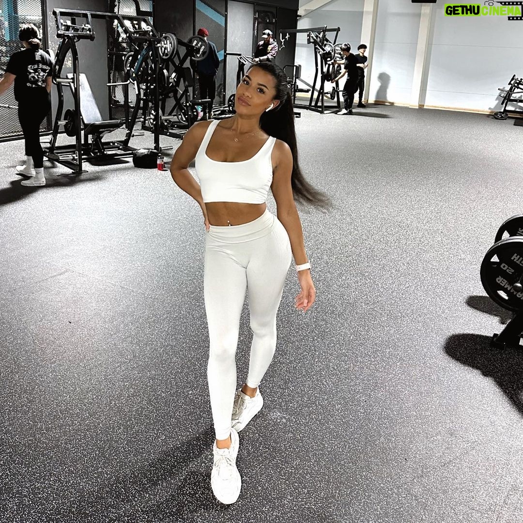 Izzy Fairthorne Instagram - Work on yourself if you want everything else to work for you🤞🏽