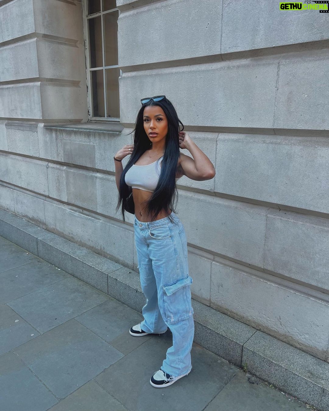 Izzy Fairthorne Instagram - Come and rescue me 🦋 Manchester, United Kingdom