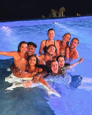 Izzy Fairthorne Instagram - That a wrap!! What a bloody journey!! Had the most amazing experience and learnt so much about myself whilst making friends for life🫶🏽 thanks for everyone’s support hope you all enjoyed it! Until next time 🖤