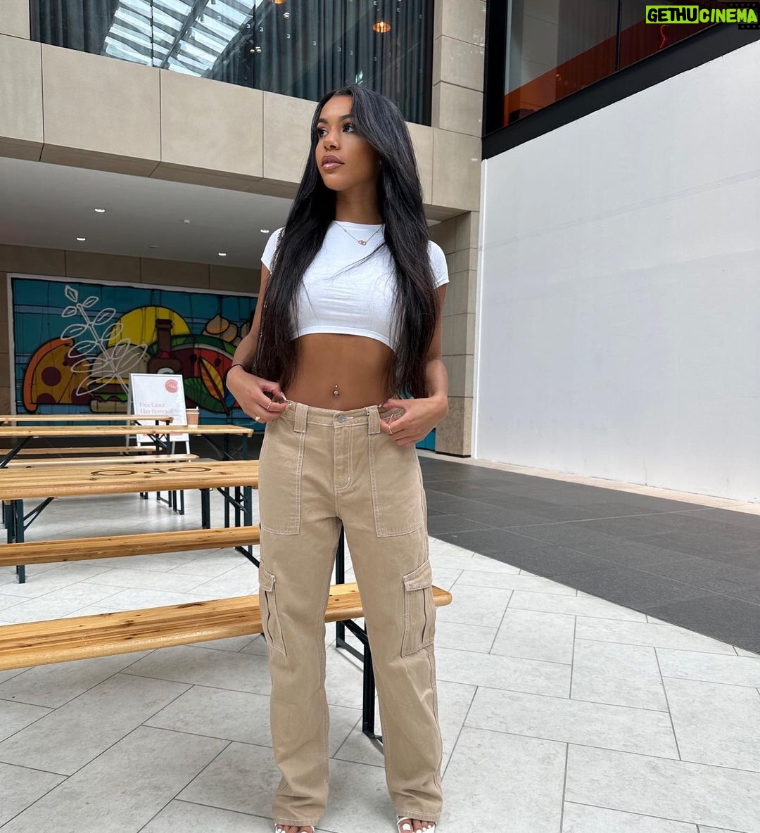 Izzy Fairthorne Instagram - Make it look easy @FashionNova ad