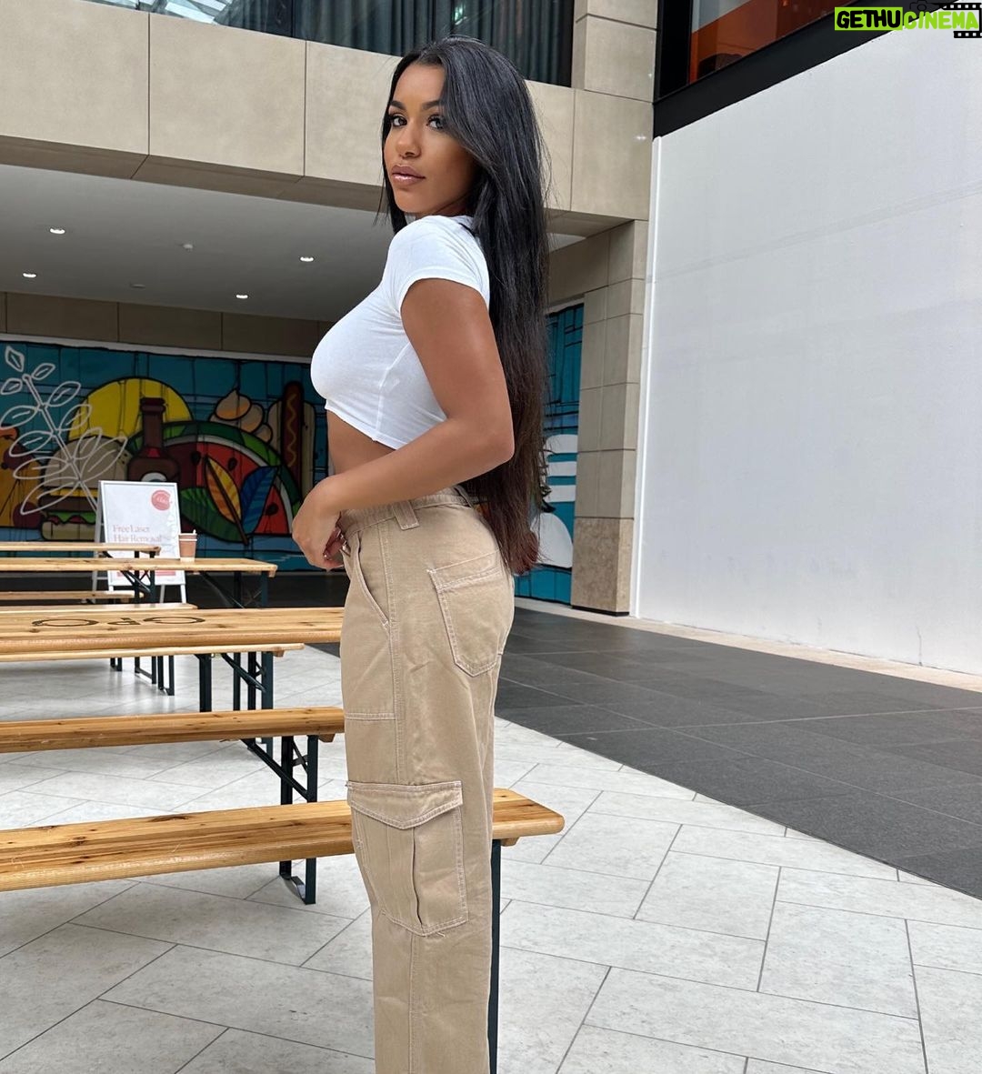 Izzy Fairthorne Instagram - Make it look easy @FashionNova ad