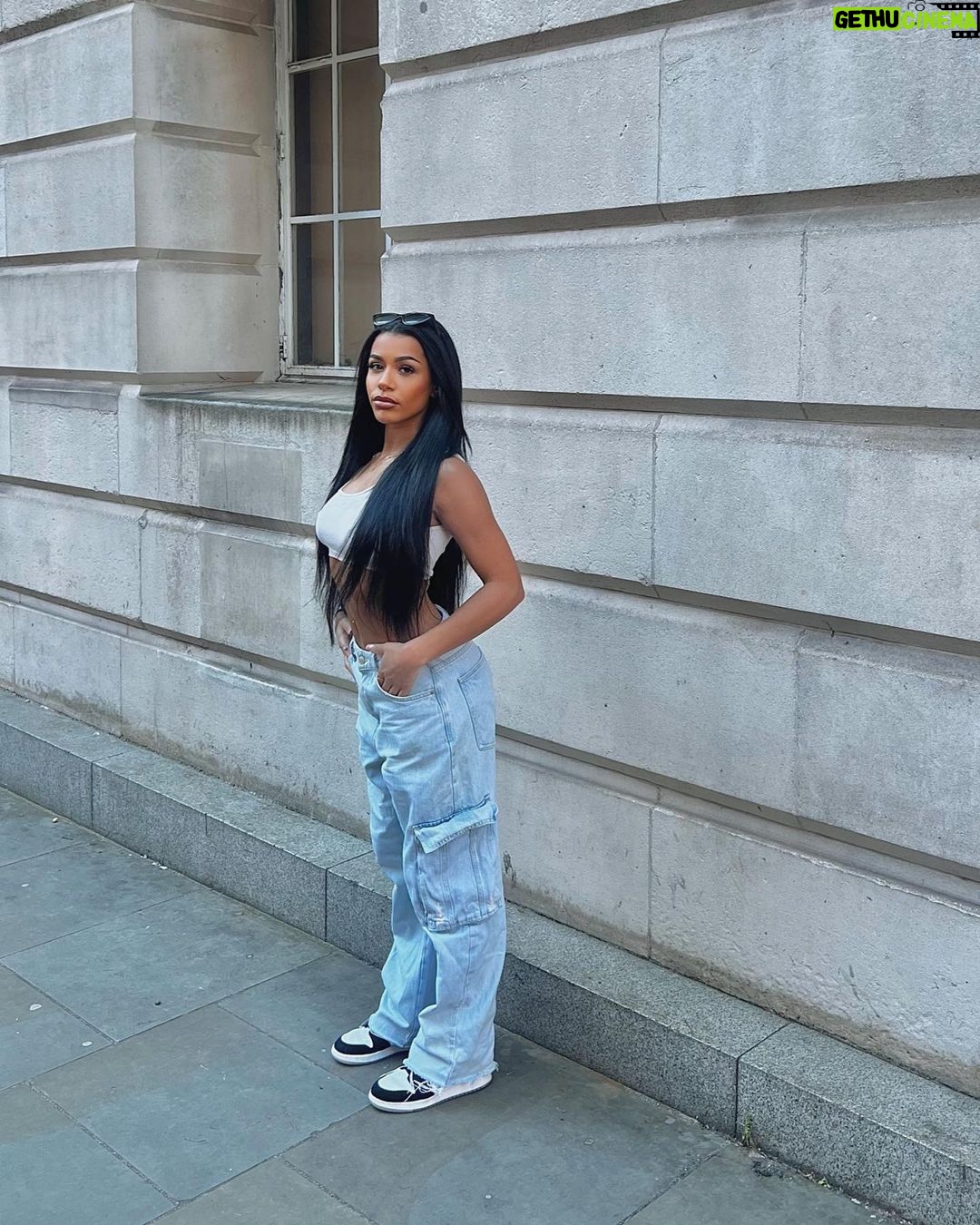 Izzy Fairthorne Instagram - Come and rescue me 🦋 Manchester, United Kingdom