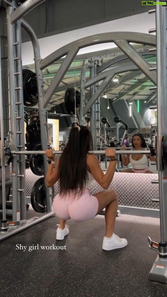 Izzy Fairthorne Instagram - Try these exercises in your next session💗 great alternative if you dont want to use the squat rack✨
