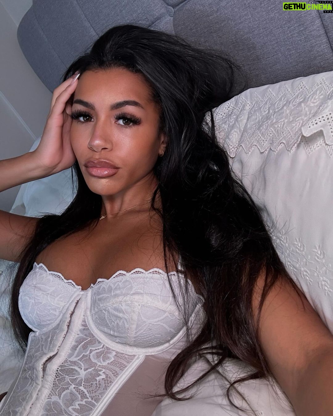 Izzy Fairthorne Instagram - Sunday best ๐ญ๐ค๐งโ๏ธ