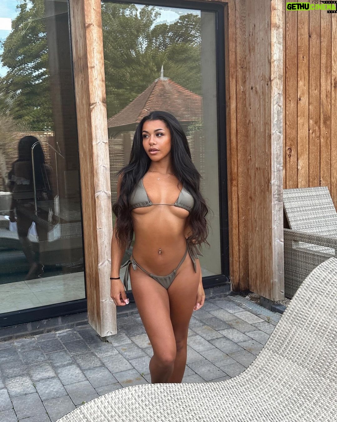 Izzy Fairthorne Instagram - me szn @FashionNova #ad