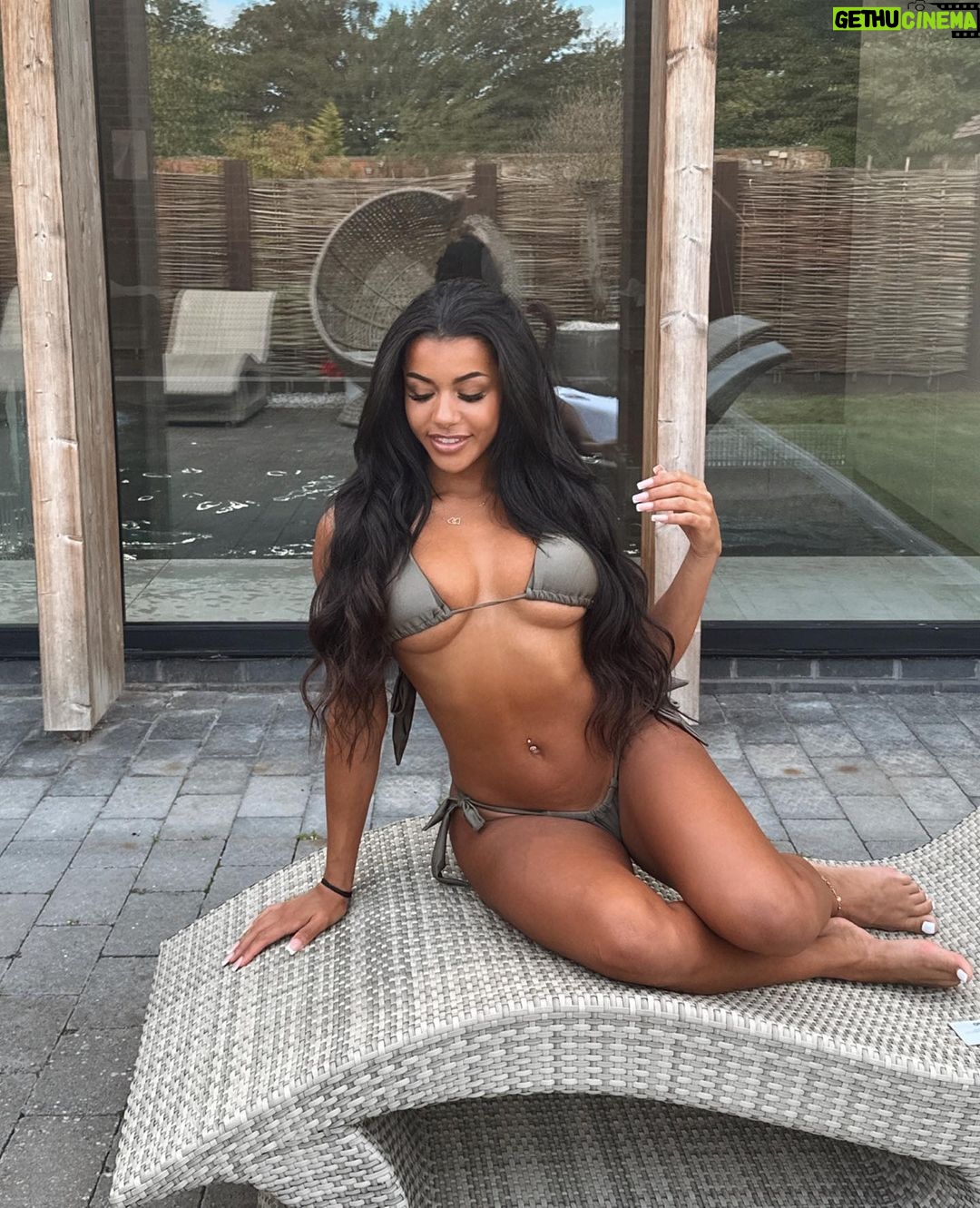 Izzy Fairthorne Instagram - me szn @FashionNova #ad