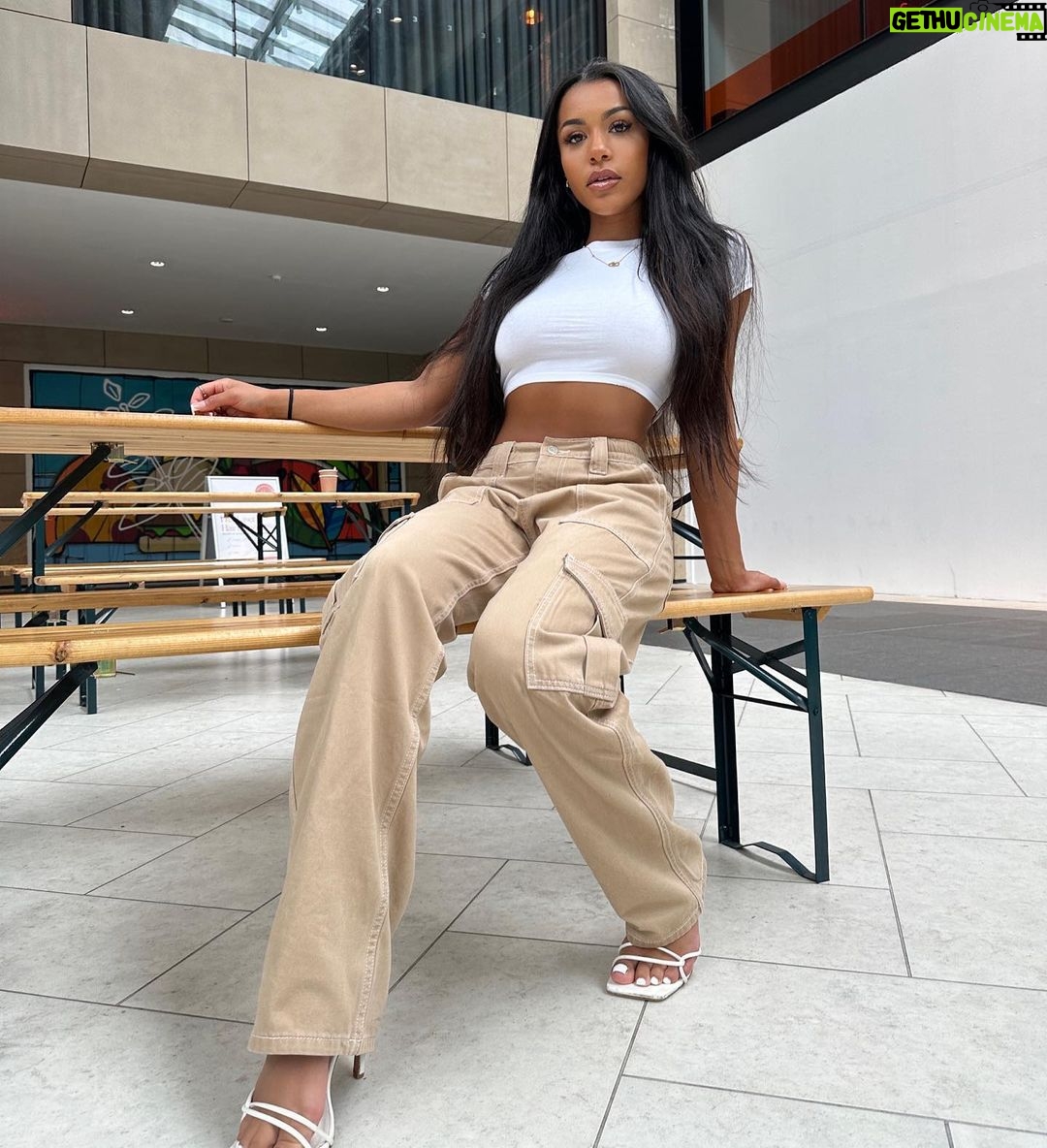Izzy Fairthorne Instagram - Make it look easy @FashionNova ad