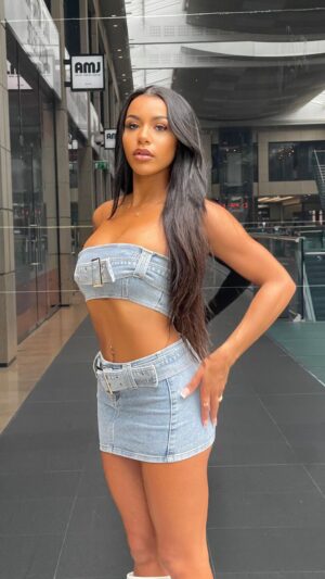 Izzy Fairthorne Instagram - unmatched @FashionNova fit 🤍 #ad