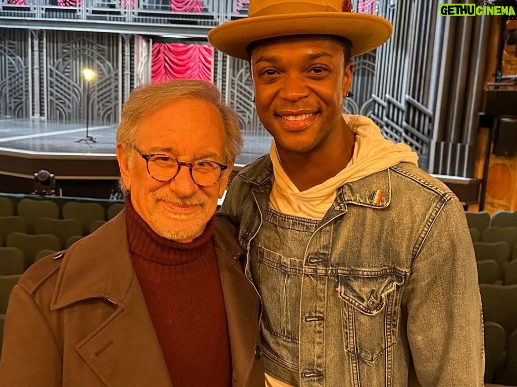 J. Harrison Ghee Instagram - We have had some incredible humans stop by the Shubert theater to see @somelikeithotmusical! I’m full of gratitude for their love, support and beautiful words. They all inspire and uplift me in different ways and I carry their joy in all that I do! Thank each and every one of you. #hotties #dassit Professional 📸: @bruglikas Shubert Theatre