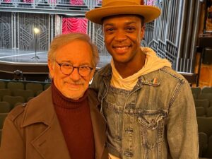 J. Harrison Ghee Instagram - We have had some incredible humans stop by the Shubert theater to see @somelikeithotmusical! I’m full of gratitude for their love, support and beautiful words. They all inspire and uplift me in different ways and I carry their joy in all that I do! Thank each and every one of you. #hotties #dassit

Professional 📸: @bruglikas