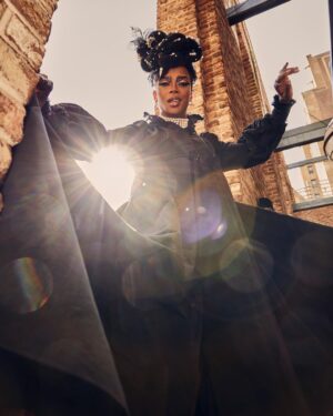 J. Harrison Ghee Instagram - #metgala #alineofbeauty #guestofvogue #dassit

@civilianhotel @voguemagazine @swarovski 
💄: @dallasdoll702 
💇🏾‍♀️: @caitlinmolloy.hair assisted by @outspoken_panda_ 
📷: @benjaminriveraphotography 
👗: @wiederhoeft_
