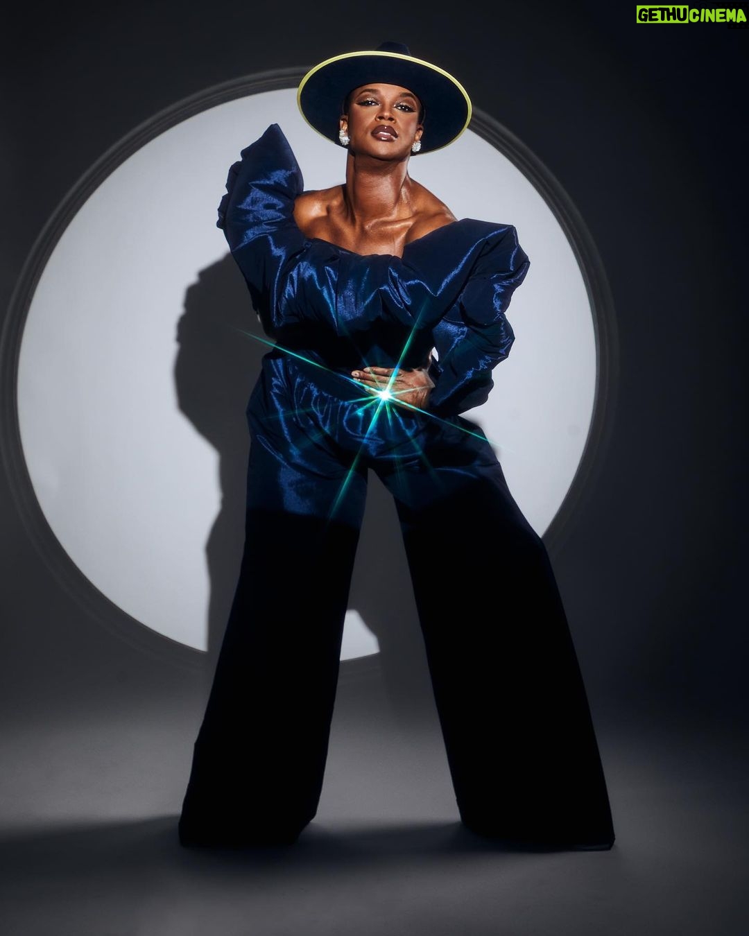 J. Harrison Ghee - 2.7K Likes - Never let anyone dim your shine! You are unique and no one does it like you. #dassit
📸: @benjaminriveraphotography
💄: @estabrookartistry
🪡: @kimberlygoldson
✨: @swarovski
🎩: @goorinbros
