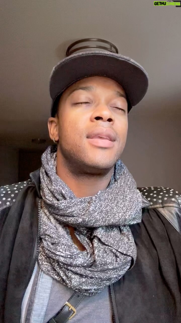 J. Harrison Ghee Instagram - What a year this has been in every way. I’ve been celebrated, tried, elevated and grounded and with everything I’ve experienced I remain grateful for the journey! I have learned parts of myself that I couldn’t have imagined and gained knowledge that will carry me into the next phase of life that will undoubtedly open up so much more in me. As I cleared out my old apartment I took this moment to really breathe in the moments I’ve experienced. This was the first apartment I lived alone in New York City and the human that moved in was not the same as the one moving out, for that I’m thankful. I prayed that space would teach me and expand me and that major things would happen there, little did I know it would be the cocoon that would birth greater than my mind could imagine. I look ahead with new eyes and a heart available for more. Thank you God for this thing called life! #grateful #dassit