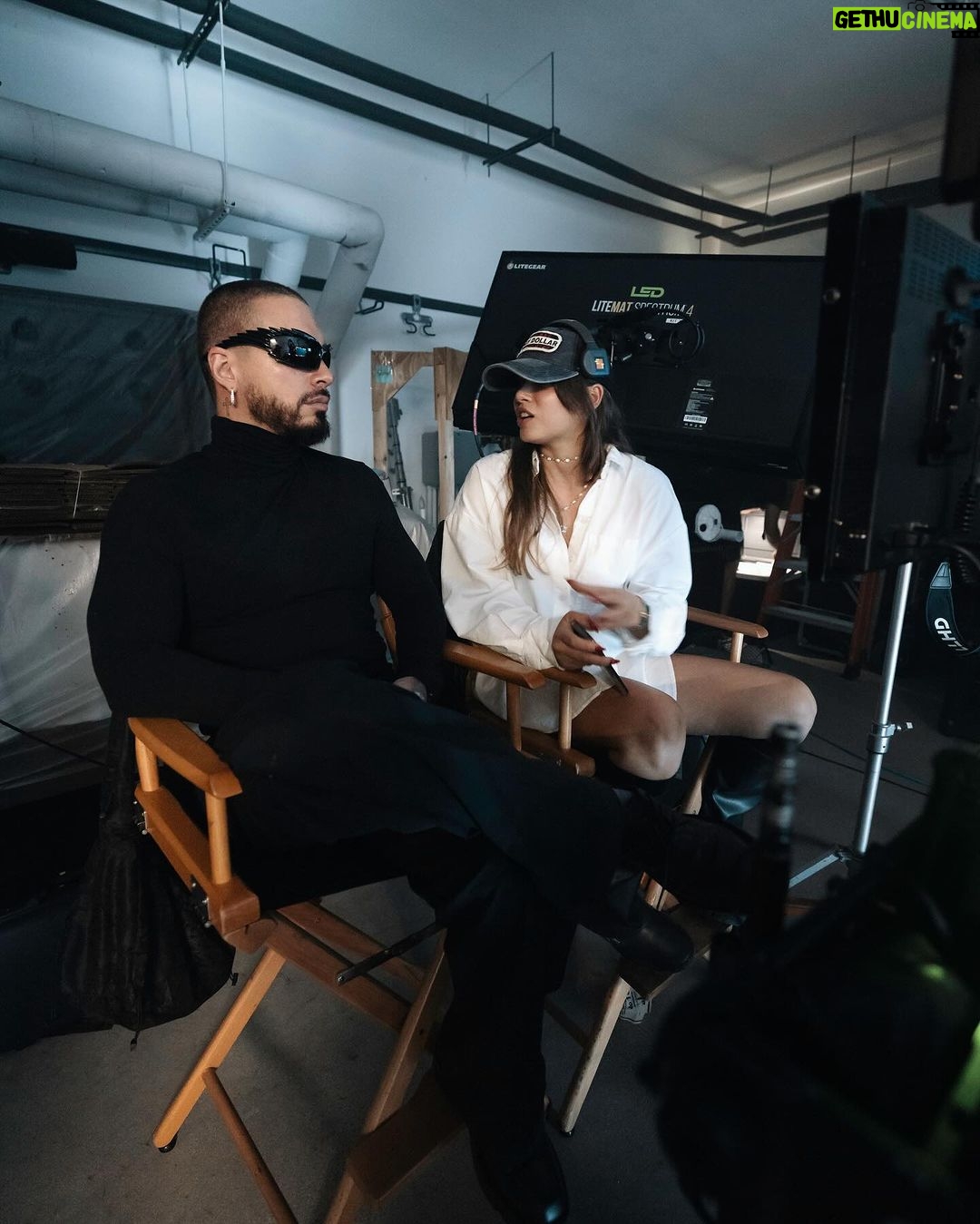 J Balvin Instagram - Se rumora… 👀🔥 #SSS Menciona a la mujer más jefa que conoces ❤️🔥 que cuando el tipo se le pone cabrón... téngale miedo