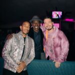 J Balvin Instagram - Ser parte de esto fue brutal 😎 al final el parcero @usher si apareció pero sin cadena porque esa no la devuelvo 😂 y con Blade - Wesley Snipes pues hablando de vampiros y sus características 😂 🧛‍♂️