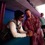 J Balvin Instagram - Ser parte de esto fue brutal 😎 al final el parcero @usher si apareció pero sin cadena porque esa no la devuelvo 😂 y con Blade - Wesley Snipes pues hablando de vampiros y sus características 😂 🧛‍♂️