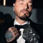 J Balvin Instagram – Todos los días tenemos la oportunidad de cumplir un nuevo sueño ⚡️ Lego Familia!! 

Estuve unos días en Paris, presentándome en el Accor Arena, encontrándome con buenos amigos y preparándome para mi Tour que ya viene! #quebuenovolveravertetour Europa here we go ⚡️