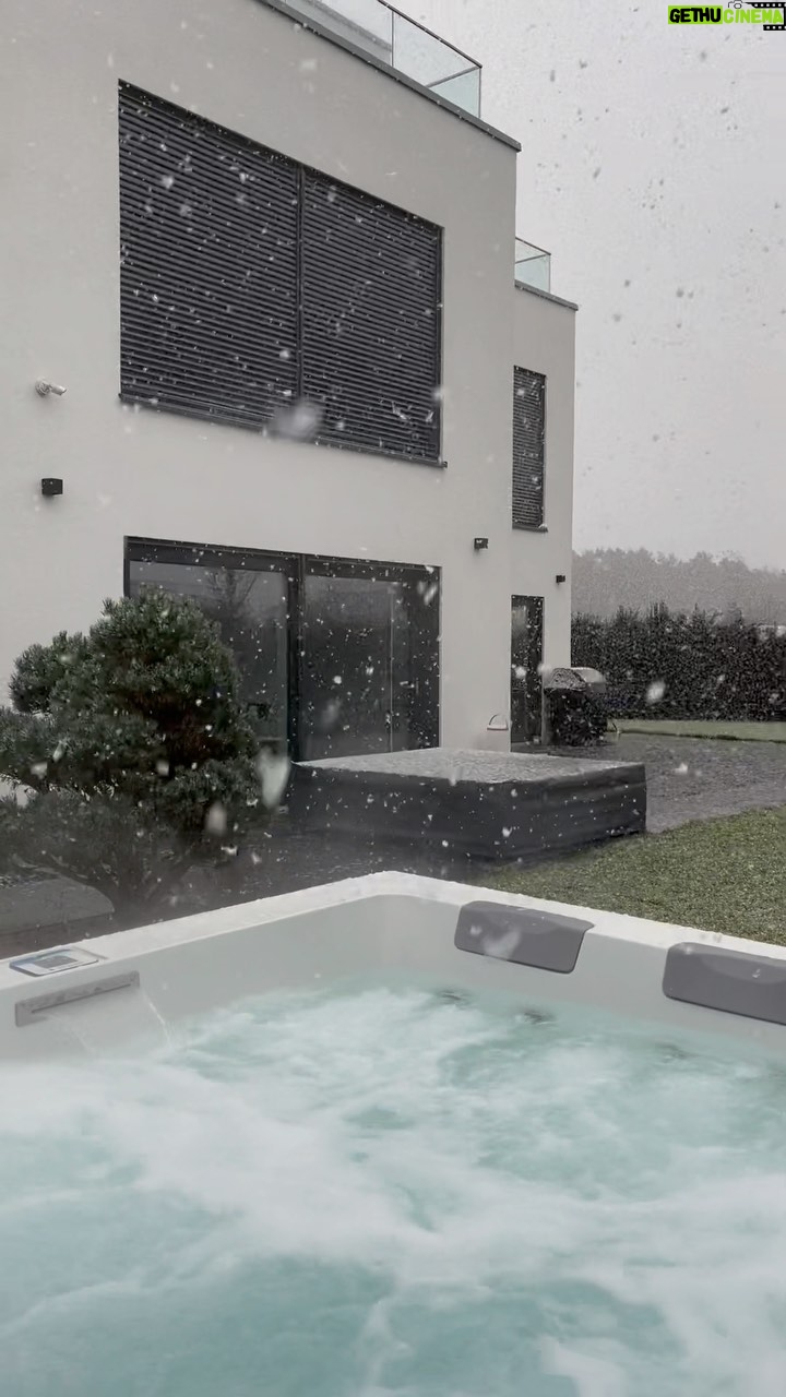 Jörn Schlönvoigt - 19.2K Likes - Winter is loading #snow #jacuzzi #view