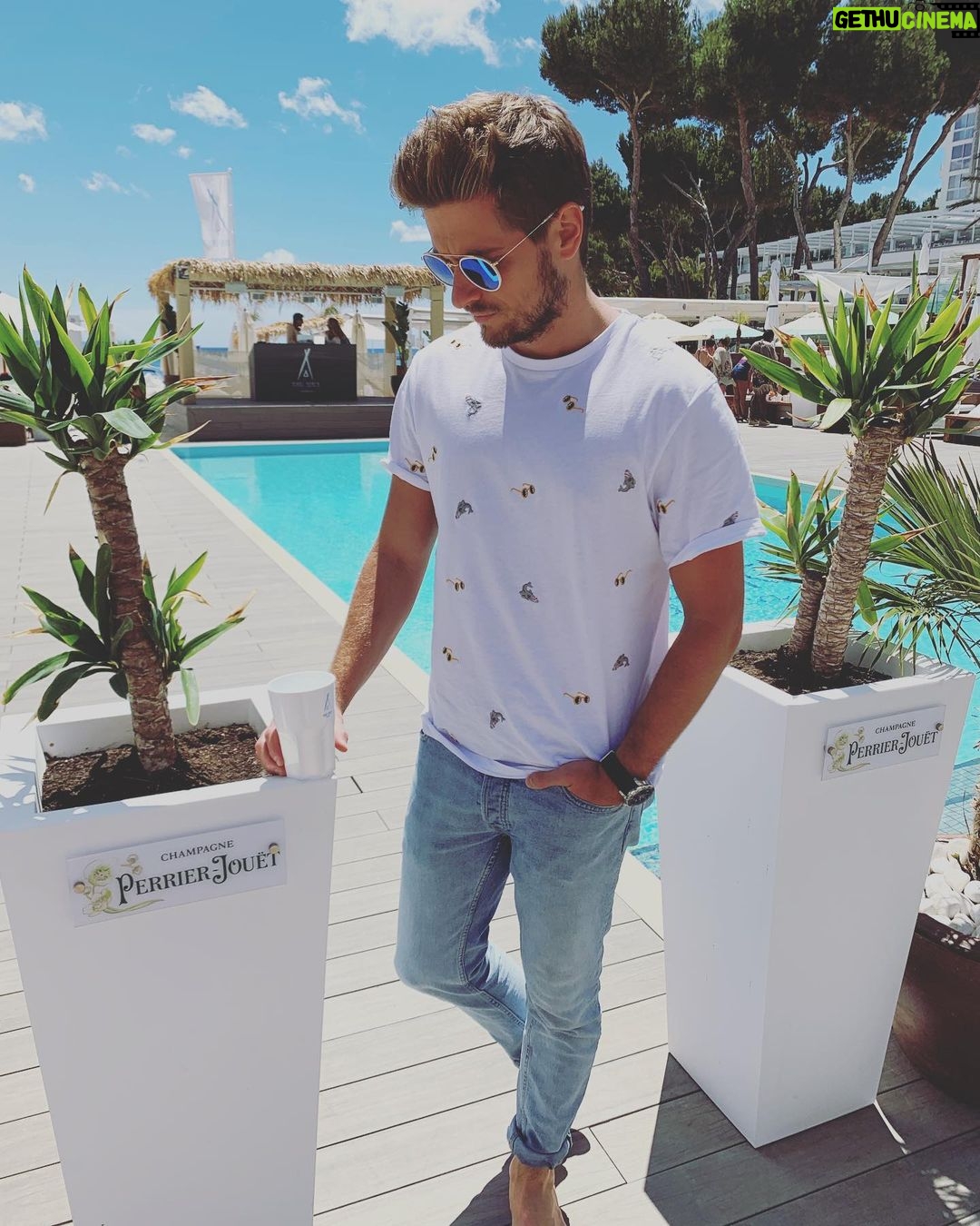 Jörn Schlönvoigt - 10.4K Likes - Vamos a la piscina #poolside #mallorca #sun #sky #parents #on #the #roadbikelife