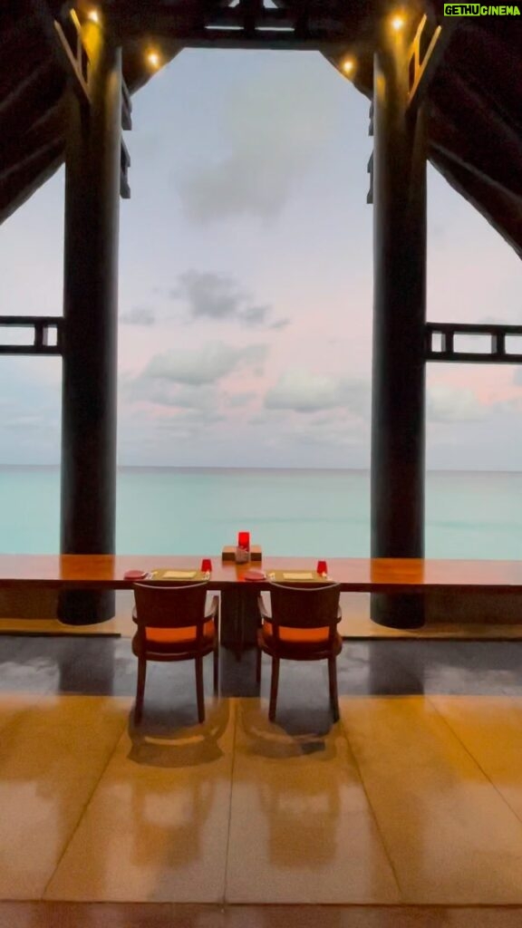 Jörn Schlönvoigt Instagram - One of the most magical dinner spots i experienced #maldives #oneandonly #tb #travel