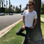 Jörn Schlönvoigt Instagram - Ich wünsche euch einen tollen Abend aus Los Angeles. Wir waren gerade frühstücken und sind jetzt auf dem Weg zum Strand. Kommentiert was ihr heute gemacht habt ? #losangeles #beverlyhills #vacation #goodmorning #palm #sun Beverly Hills, California