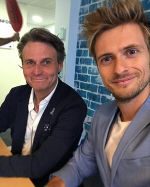 Jörn Schlönvoigt Instagram - Dr. Gerner hat seinen Leibarzt Dr.Höfer immer dabei! #picoftheday