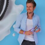 Jörn Schlönvoigt Instagram - Anzeige. Habt ihr schon die neue Milka Oreo Sandwich probiert? Echt super die Kombi aus Milka Alpenmilch Schokolade und Oreo Keksen! Ich habe sie heute beim House-Running in Hamburg mit meiner unschlagbaren Partnerin #HannaWeig probiert. #werbung #MilkaOreo2gether #Milka #zusammenunschlagbar #chocoholic #MilkaOreo