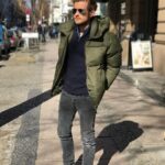 Jörn Schlönvoigt Instagram - Nach einem überraschend sonnigen Tag in Berlin gehts für mich jetzt auf die Couch- GZSZ schauen und danach direkt ins Bett! Was habt ihr heute gemacht ? Ich wünsche euch einen tollen Abend #ootd #berlin #goodnight #goodvibes #sunglasses #sun #