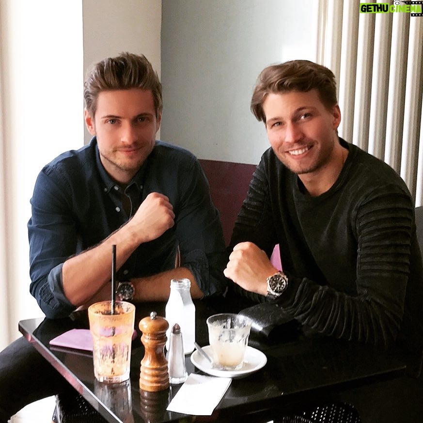 Jörn Schlönvoigt - 11.5K Likes - Ihr Lieben , leider muss ich die Autogrammstunde morgen bei Pagro in Neutraubling absagen weil heute jemand krank geworden ist bei GZSZ und der Drehplan geändert wurde , ich stehe morgen den ganzen Tag im Studio. Mein lieber Freund @raulrichter übernimmt die Autogrammstunde für mich morgen!Danke für euer Verständnis und wir holen das bald nach ❤️ #Sorry !!!!