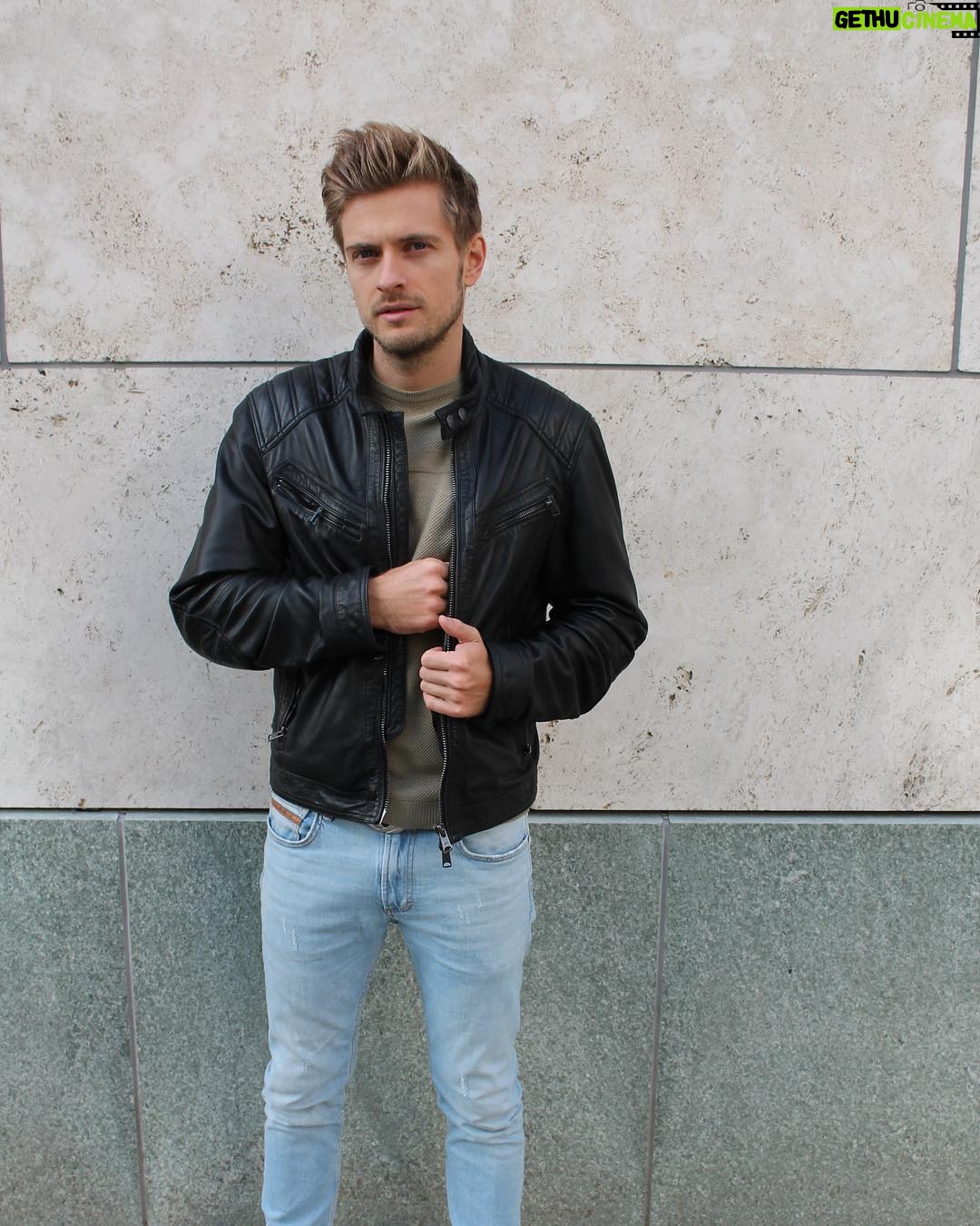 Jörn Schlönvoigt - 6.8K Likes - #thursday ist morgen ;-)