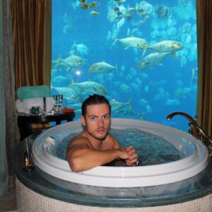 Jörn Schlönvoigt Instagram - The best #jacuzzi #view i ever had , absolut fantastic and memorable 👌🏻❤️#underwatersuite #dubai
