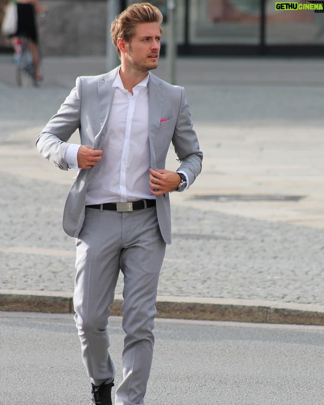 Jörn Schlönvoigt - 7.5K Likes - Greetings from Munich , it's a magical city 👌🏻#fashion #mensfashion #men #style #munich #ootd #outfit #road #weekend