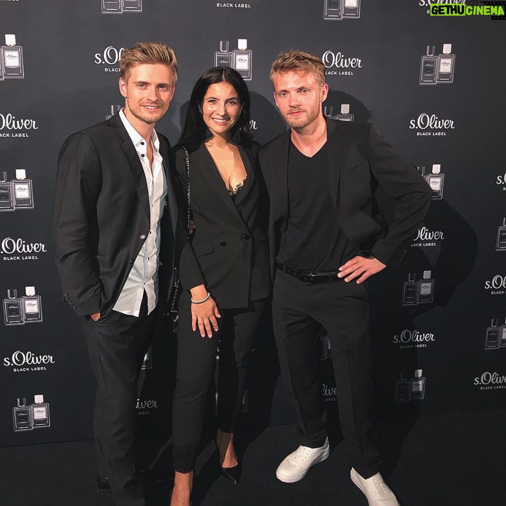 Jörn Schlönvoigt Instagram - Anzeige: happy to meet my friends at the @soliverfashion #fragrances #blacklabel #launchparty #in #berlin #myshoes #soliver #crew #crewlove #watchmystory #blackandwhite