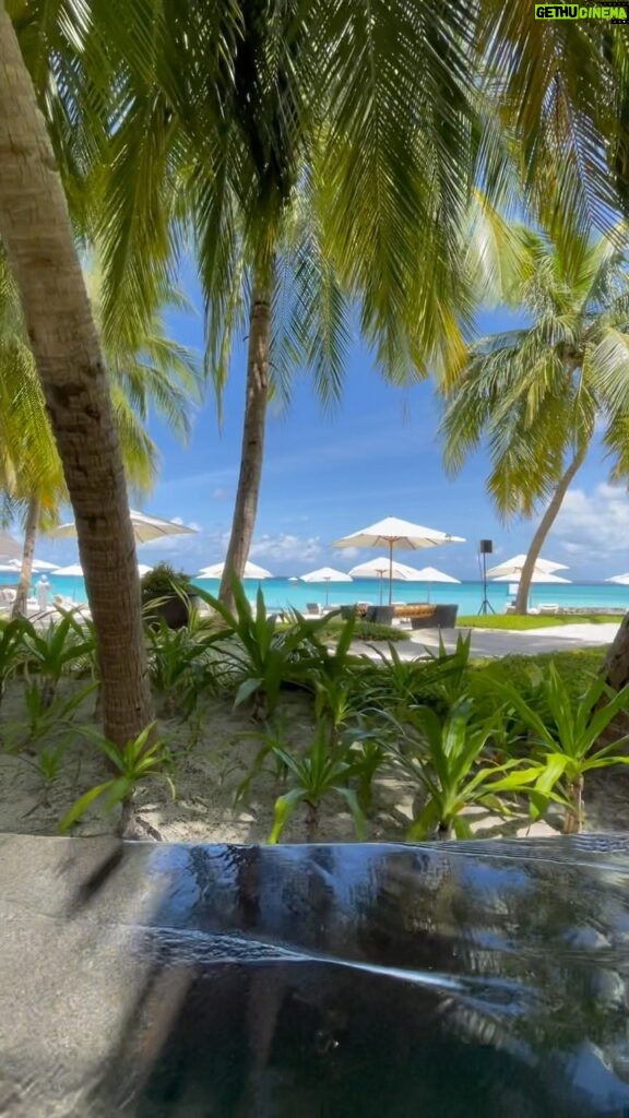 Jörn Schlönvoigt Instagram - About last year #paradise #maldives #travel #reethirah #oneandonly @ooreethirah